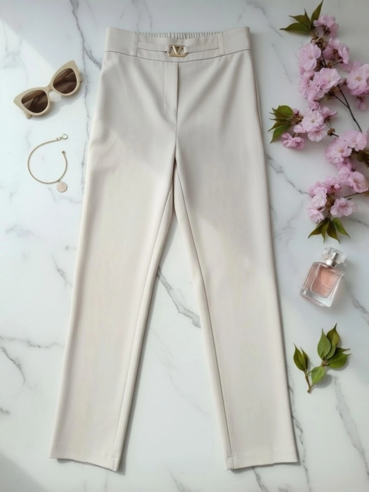 bbcollection-spodnie-cygaretki-ecru-damskie-eleganckie-elastyczne-zlota-ozdoba-kieszenie-polska-produkcja-premium-butik-szykownia-3