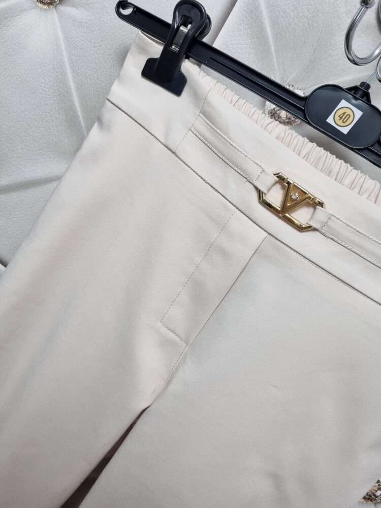 bbcollection-spodnie-cygaretki-ecru-damskie-eleganckie-elastyczne-zlota-ozdoba-kieszenie-polska-produkcja-premium-butik-szykownia-6