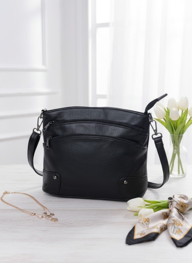 torebka-damska-czarna-listonoszka-l2195-srednia-na-ramie-crossbody-kieszenie-na-suwak-eko-skora-elegancka-codzienna-butik-szykownia-1