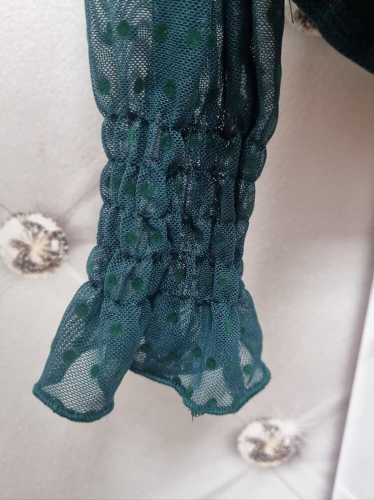 bluzka-melodia-butelkowa-zielona-dekolt-v-tiulowe-rekawy-kropeczki-elegancka-madex-plus-size-smile-butik-szykownia-11