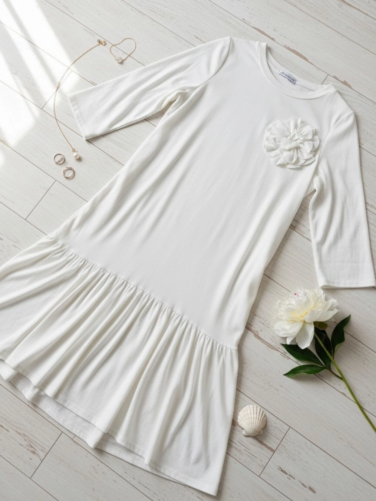 sukienka-blanca-biala-elegancka-sukienka-z-kwiatem-falbana-wloska-sukienka-oversize-lekka-letnia-sukienka-na-komunie-przyjecia-butik-szykownia-3