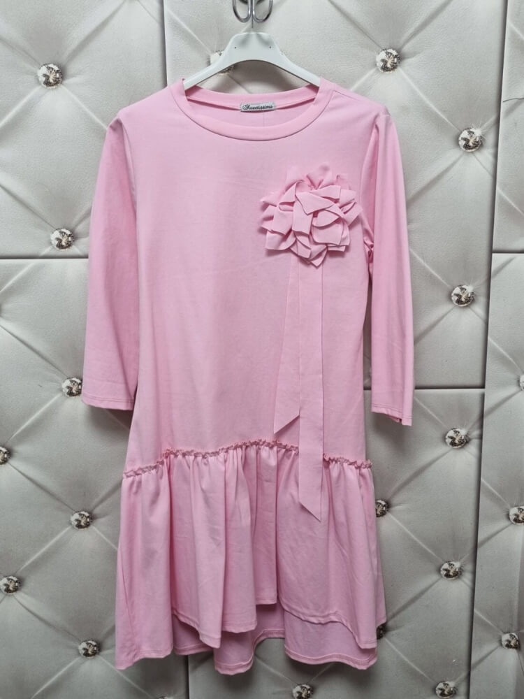 sukienka-rozowa-rosalia-z-kwiatem-falbana-oversize-maselko-komunia-wiosna-elegancka-wloska-butik-szykownia-11