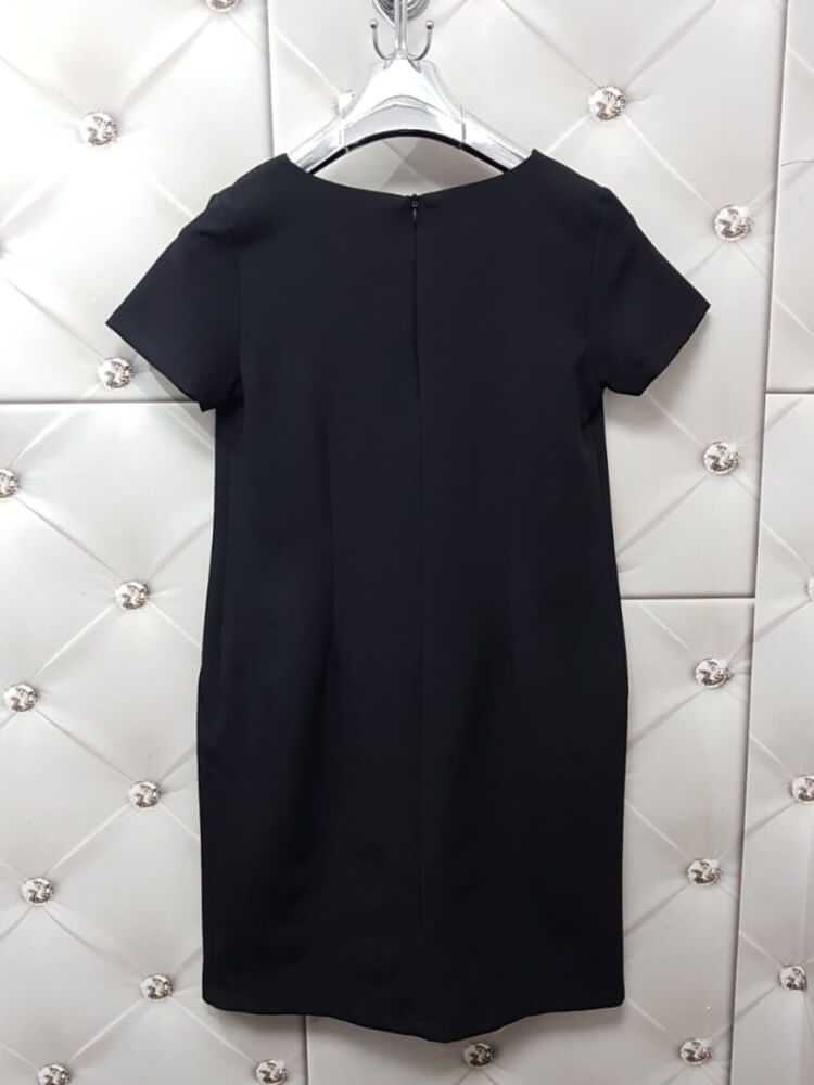 sukienka-noemi-czarna-klasyczna-mala-czarna-elda-elegancka-z-kieszeniami-do-pracy-na-wyjscie-basic-butik-szykownia-9
