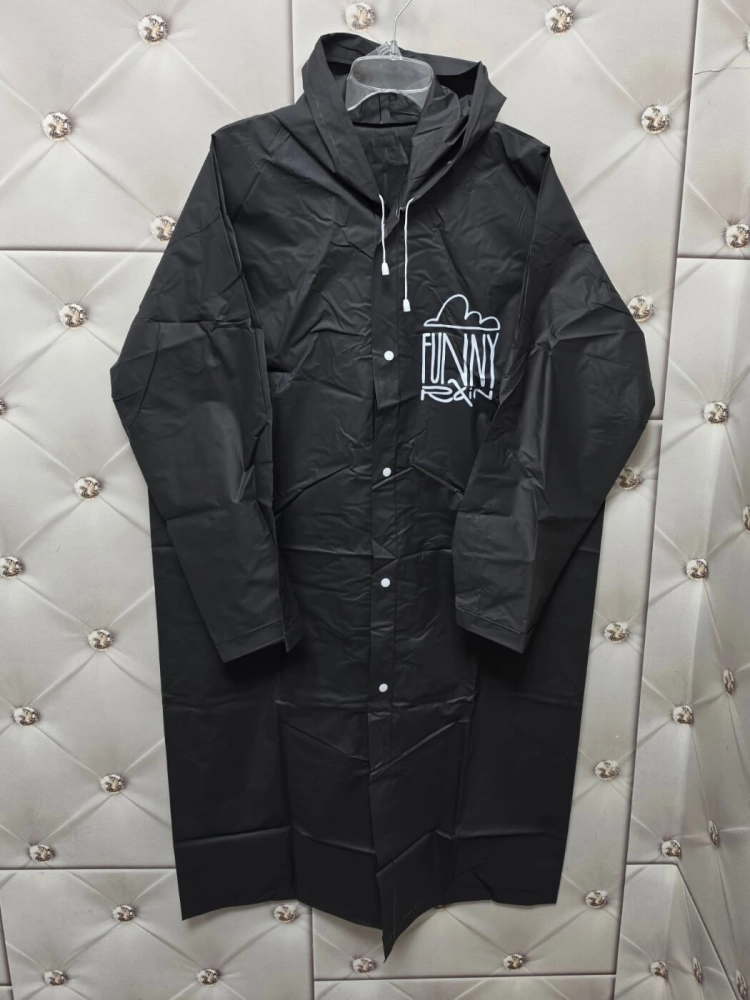 czarny-plaszcz-przeciwdeszczowy-bruno-rossi-d19-limitowana-edycja-raincoat-damski-wodoodporny-z-kapturem-oversize-lekki-na-deszcz-podrozny-modny-butik-szykownia-10