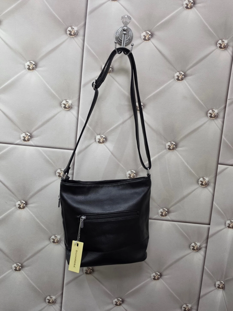 silviarosa-sr6021-torebka-damska-czarna-listonoszka-ekoskora-kieszenie-boczna-kieszonka-na-zamek-regulowany-pasek-codzienna-elegancka-klasyczna-modna-butik-szykownia-7