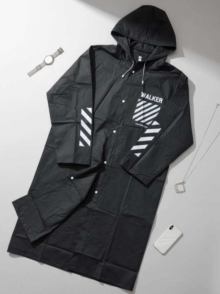 czarny-plaszcz-przeciwdeszczowy-bruno-rossi-d29-limitowana-edycja-raincoat-damski-wodoodporny-z-kapturem-oversize-lekki-na-deszcz-podrozny-modny-butik-szykownia-3