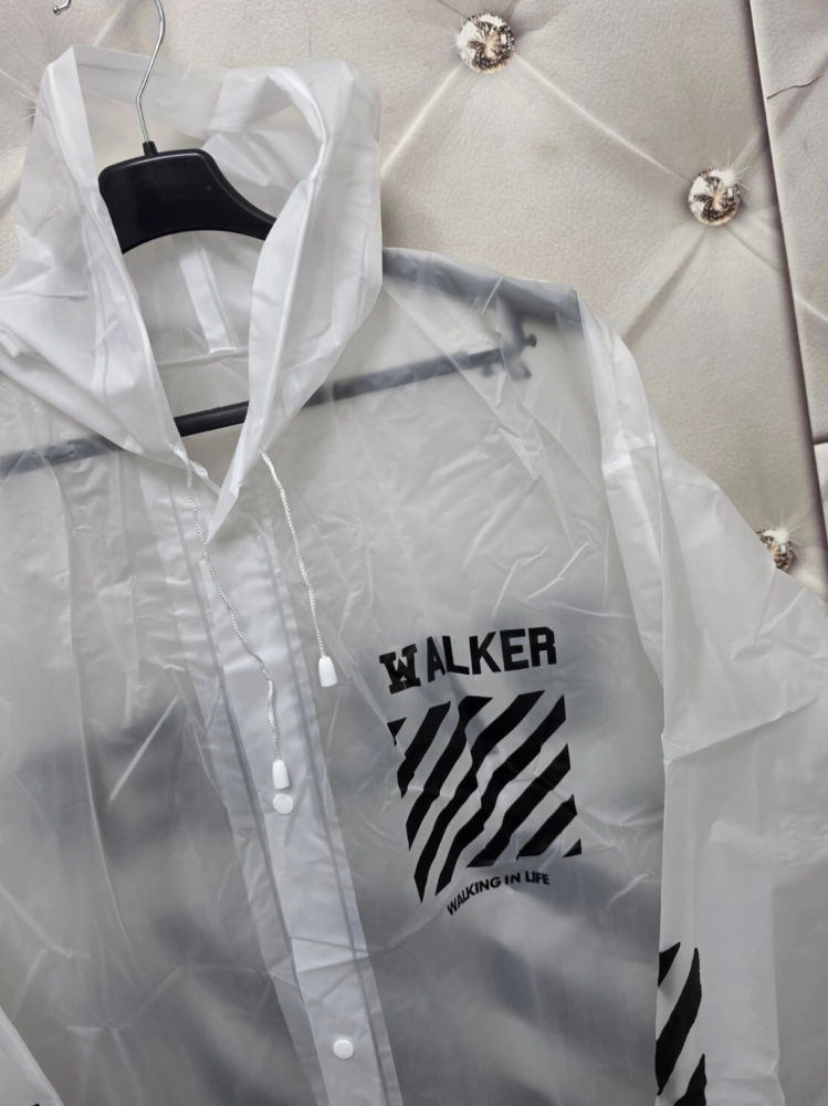 bialy-plaszcz-przeciwdeszczowy-bruno-rossi-d29-limitowana-edycja-raincoat-damski-wodoodporny-z-kapturem-oversize-lekki-na-deszcz-podrozny-modny-butik-szykownia-10