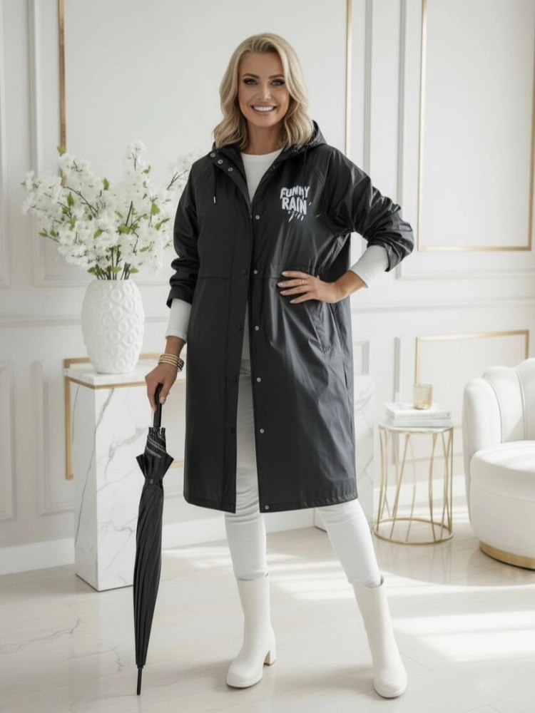 czarny-plaszcz-przeciwdeszczowy-bruno-rossi-d24-limitowana-edycja-raincoat-damski-wodoodporny-z-kapturem-oversize-lekki-na-deszcz-podrozny-modny-butik-szykownia-2