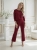 komplet-dzianinowy-bordowy-cosy-chic-elegancki-komplet-damski-wygodny-zestaw-damski-bluzka-spodnie-szerokie-nogawki-wiskoza-elastyczny-rozmiar-uniwersalny-modny-look-wiosna-2026-butik-szykownia-9