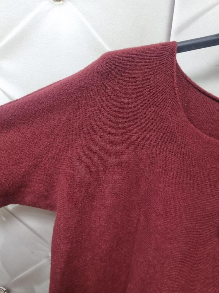 komplet-dzianinowy-bordowy-cosy-chic-elegancki-komplet-damski-wygodny-zestaw-damski-bluzka-spodnie-szerokie-nogawki-wiskoza-elastyczny-rozmiar-uniwersalny-modny-look-wiosna-2026-butik-szykownia-10