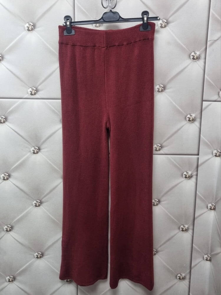 komplet-dzianinowy-bordowy-cosy-chic-elegancki-komplet-damski-wygodny-zestaw-damski-bluzka-spodnie-szerokie-nogawki-wiskoza-elastyczny-rozmiar-uniwersalny-modny-look-wiosna-2026-butik-szykownia-14