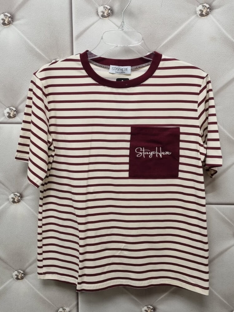 bluzka-tshirt-stayhere-ecru-waniliowa-paski-bordowe-kieszonka-bawelna-elastan-codzienna-model-2B-butik-szykownia-13