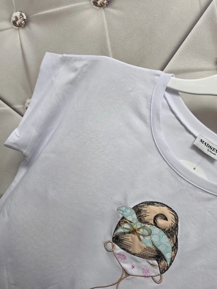 bluzka-tshirt-madnes-biala-aplikacja-3d-krotki-rekaw-premium-polska-produkcja-bawelna-elastyczna-rozmiary-1-2-3-codzienna-elegancka-butik-szykownia-7
