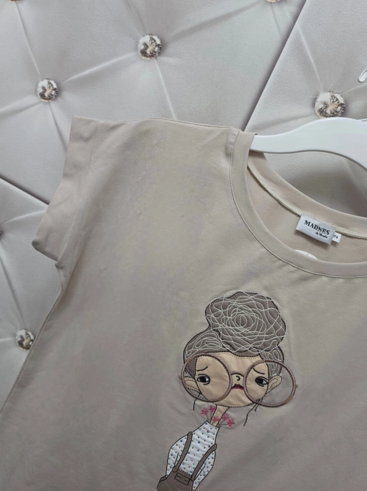 bluzka-tshirt-madnes-bezowa-aplikacja-3d-krotki-rekaw-premium-polska-produkcja-bawelna-elastyczna-rozmiary-1-2-3-codzienna-elegancka-butik-szykownia-7