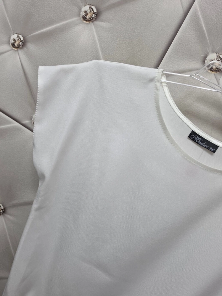 bluzka-niebieska-biala-lila-madex-bluzka-damska-z-gumka-na-dole-bluzka-maskujaca-brzuch-bluzka-wizkozowa-elegancka-codzienna-krotki-rekaw-okragly-dekolt-polska-produkcja-wiosna-lato-butik-szykownia-8