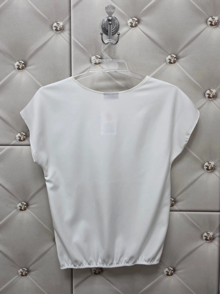 bluzka-niebieska-biala-lila-madex-bluzka-damska-z-gumka-na-dole-bluzka-maskujaca-brzuch-bluzka-wizkozowa-elegancka-codzienna-krotki-rekaw-okragly-dekolt-polska-produkcja-wiosna-lato-butik-szykownia-10