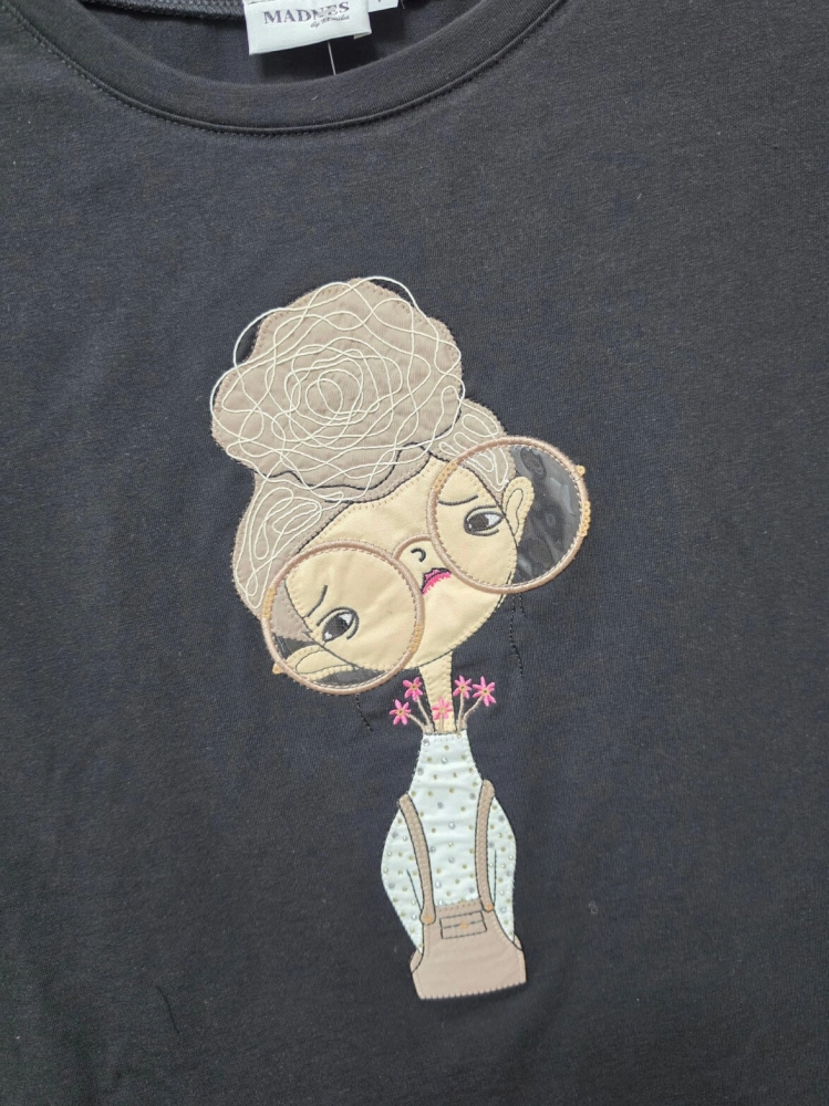 bluzka-tshirt-madnes-czarna-aplikacja-3d-krotki-rekaw-premium-polska-produkcja-bawelna-elastyczna-rozmiary-1-2-3-codzienna-elegancka-butik-szykownia-9