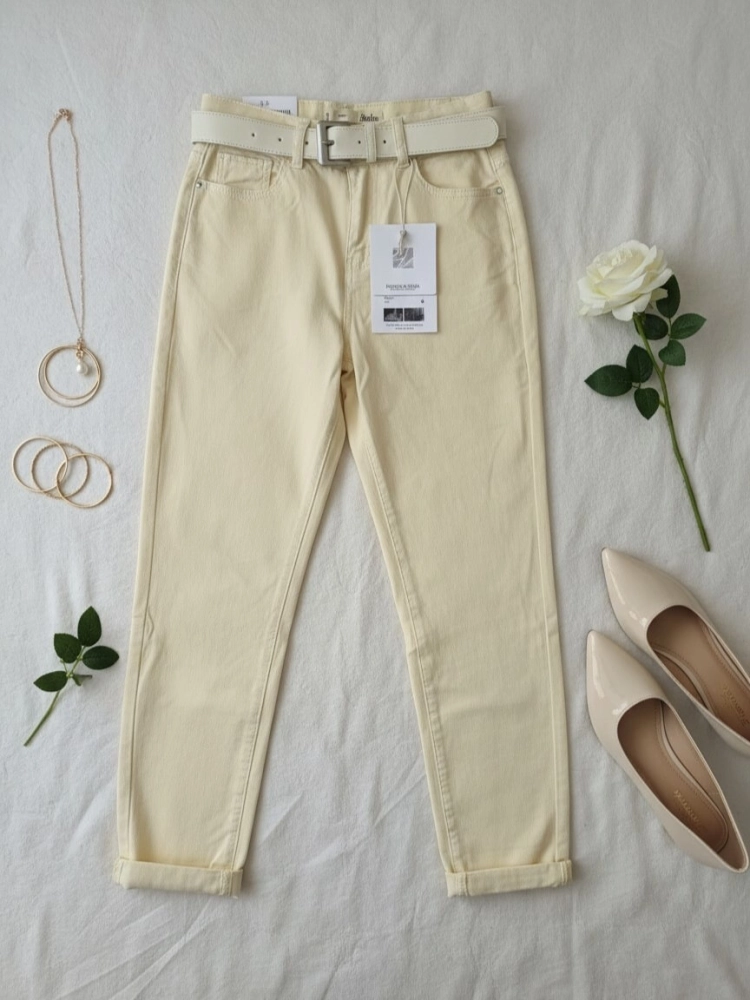 spodnie-jeansy-m-sara-bf5226-80a-mom-fit-pastelowy-zolty-wysoki-stan-pasek-w-zestawie-wygodne-modne-damskie-bawelna-elastan-wiosenne-butik-szykownia-3