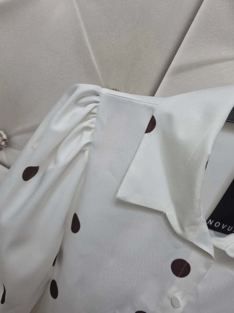 bluzka-koszulowa-novum-menta-biala-czekoladowe-kropki-elegancka-damska-kolnierzyk-rekaw-bishop-wiskoza-polska-produkcja-wiosenna-butik-szykownia-8