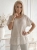 bluzka-blizniak-bianca-lace-bezowa-bawelniana-azurowa-falbanka-richelieu-oversize-lekka-przewiewna-wiosna-lato-butik-szykownia-3