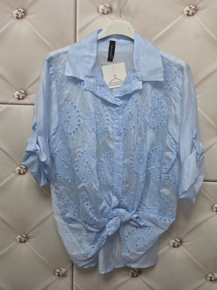 bluzka-koszulowa-luminara-mist-niebieska-baby-blue-haftowana-mgielka-tencel-lekka-przewiewna-wiazana-damska-elegancka-butik-szykownia-10