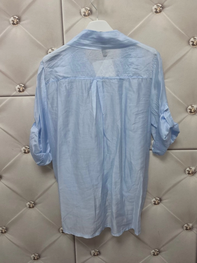 bluzka-koszulowa-luminara-mist-niebieska-baby-blue-haftowana-mgielka-tencel-lekka-przewiewna-wiazana-damska-elegancka-butik-szykownia-12