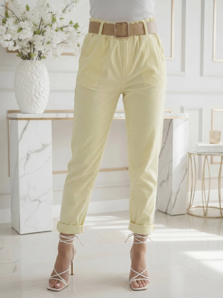 komplet-sztruksowy-blue-vento-pastelowy-zolty-bluza-spodnie-cienki-sztruks-bawelna-guma-w-pasie-pasek-mom-fit-wiosna-lato-butik-szykownia-7