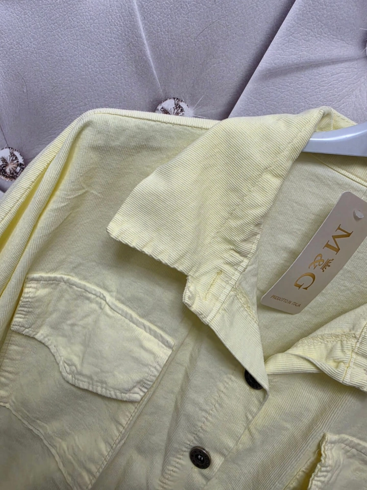 komplet-sztruksowy-blue-vento-pastelowy-zolty-bluza-spodnie-cienki-sztruks-bawelna-guma-w-pasie-pasek-mom-fit-wiosna-lato-butik-szykownia-10