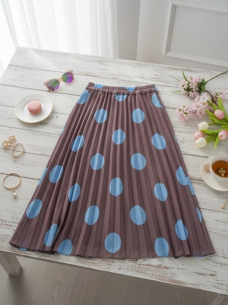 spodnica-plisowana-amara-dots-just-women-fango- niebieskie-grochy-duze-kropki-midi-plisy-guma-w-pasie-wloska-produkcja-elegancka-wiosna-lato-butik-szykownia-4