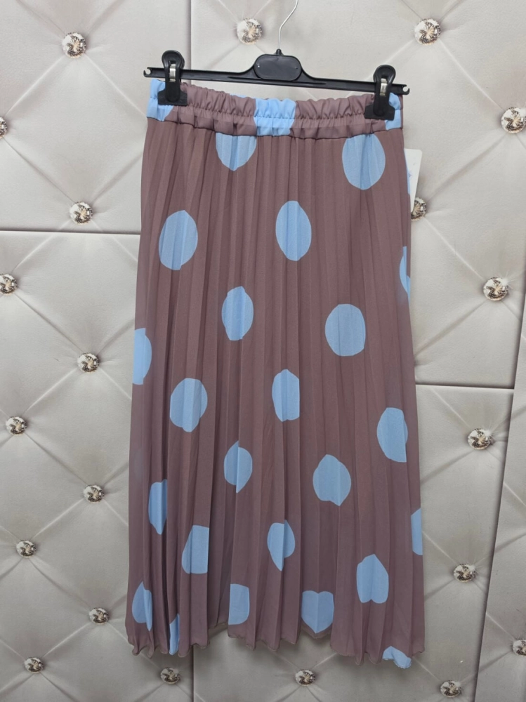 spodnica-plisowana-amara-dots-just-women-fango- niebieskie-grochy-duze-kropki-midi-plisy-guma-w-pasie-wloska-produkcja-elegancka-wiosna-lato-butik-szykownia-10