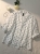 bluzka-koszulowa-dalia-dots-biala-grafitowe-kropki-mgielka-tencel-wloska-produkcja-rekaw-3-4-wiazana-lekka-damska-butik-szykownia-6