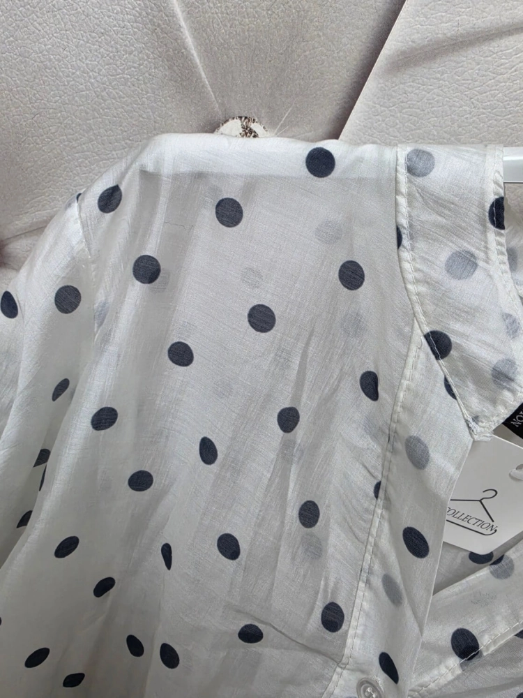 bluzka-koszulowa-dalia-dots-biala-grafitowe-kropki-mgielka-tencel-wloska-produkcja-rekaw-3-4-wiazana-lekka-damska-butik-szykownia-8