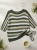 sweter-marina-pasy-ciemny-khaki-beżowy-jasny -khaki-biały-dekolt-lodka-kroj-nietoperz-rekaw-3-4-lekki-damski-akryl-wiosna-lato-butik-szykownia-4