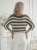 sweter-marina-pasy-ciemny-khaki-beżowy-jasny -khaki-biały-dekolt-lodka-kroj-nietoperz-rekaw-3-4-lekki-damski-akryl-wiosna-lato-butik-szykownia-17