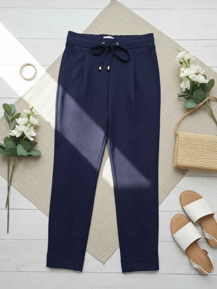 spodnie-cygaretki-novum-granatowe-elastyczne-z-troczkiem-7-8-damskie-eleganckie-wygodne-kieszenie-eleganckie-sportowe-polska-produkcja-wiskoza-elastan-butik-szykownia-3