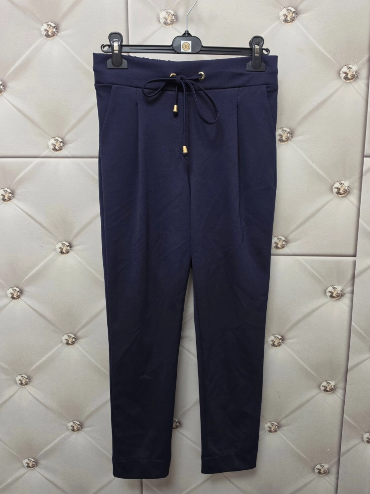 spodnie-cygaretki-novum-granatowe-elastyczne-z-troczkiem-7-8-damskie-eleganckie-wygodne-kieszenie-eleganckie-sportowe-polska-produkcja-wiskoza-elastan-butik-szykownia-6