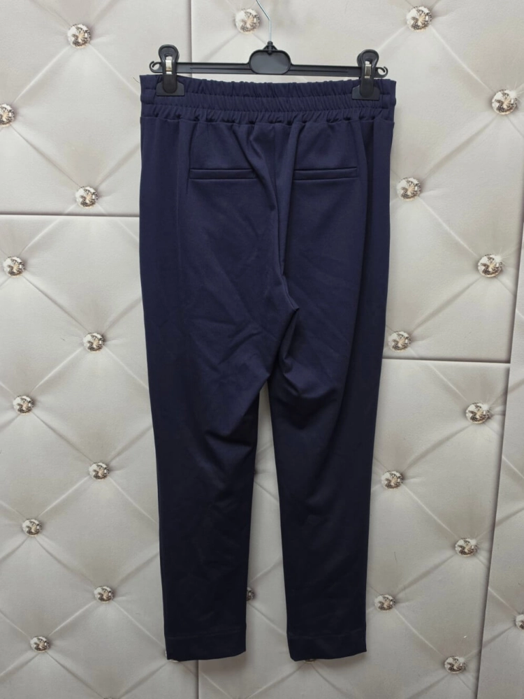 spodnie-cygaretki-novum-granatowe-elastyczne-z-troczkiem-7-8-damskie-eleganckie-wygodne-kieszenie-eleganckie-sportowe-polska-produkcja-wiskoza-elastan-butik-szykownia-7