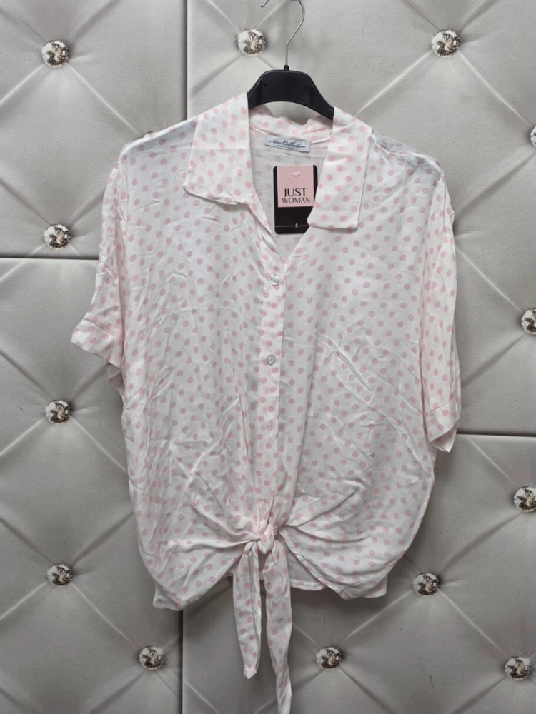 bluzka-koszulowa-pola-biala-pudrowe-kropki-wiazanie-wiskoza-oversize-krotki-rekaw-kolnierzyk-wiosna-lato-butik-szykownia-7