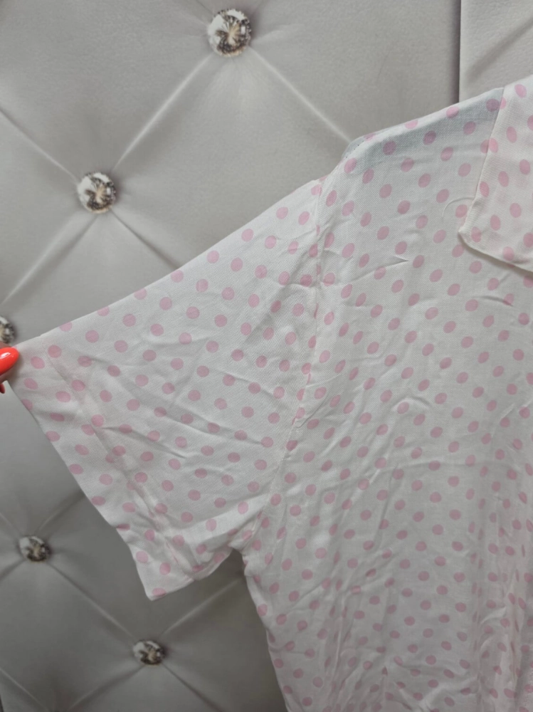 bluzka-koszulowa-pola-biala-pudrowe-kropki-wiazanie-wiskoza-oversize-krotki-rekaw-kolnierzyk-wiosna-lato-butik-szykownia-8