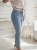 jeansy-msara-slim-fit-sz3367-5-jasny-jeans-przecierane-skinny-pasek-pudrowy-roz-elastyczne-butik-szykownia-6