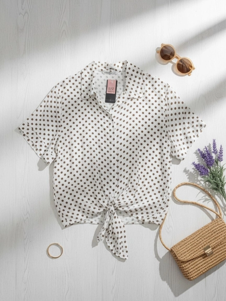 bluzka-koszulowa-pola-biala-czekoladowe-kropki-wiazanie-wiskoza-oversize-krotki-rekaw-kolnierzyk-wiosna-lato-butik-szykownia-4