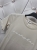 bluzka-tshirt-simple-latynka-bezowa-napis-bialy-small-size-bawelna-elastan-minimalistyczny-basic-krotki-rekaw-okragly-dekolt-polska-produkcja-kolekcja-wiosna-2026-butik-szykownia-5