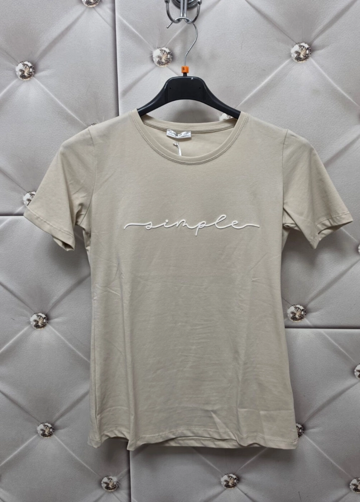 bluzka-tshirt-simple-latynka-bezowa-napis-bialy-small-size-bawelna-elastan-minimalistyczny-basic-krotki-rekaw-okragly-dekolt-polska-produkcja-kolekcja-wiosna-2026-butik-szykownia-7