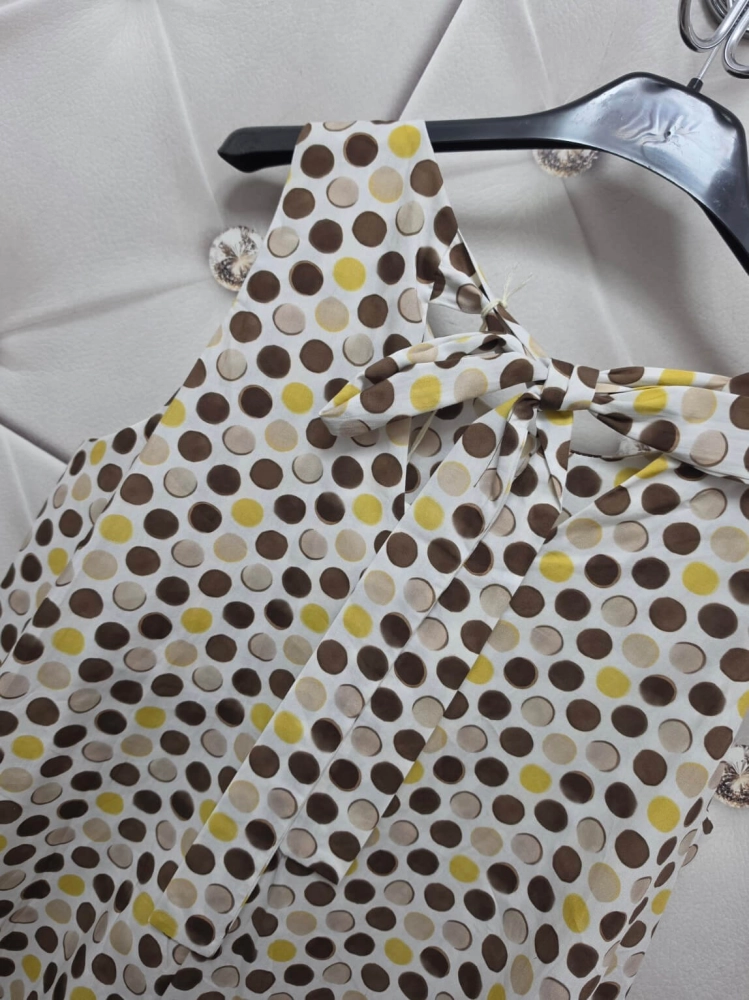 sukienka-lavina-biala-w-kropki-zolte-czekoladowe-bezowe-bawelniana-bez-rekawow-wiazana-z-tylu-falbanka-rozmiar-uniwersalny-butik-szykownia-10