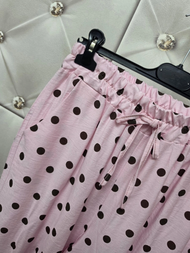 spodnie-szwedy-bellarosa-rozowe-w-czekoladowe-kropki-szerokie-nogawki-wysoki-stan-wiskoza-elastan-kieszenie-guma-w-pasie-butik-szykownia-9