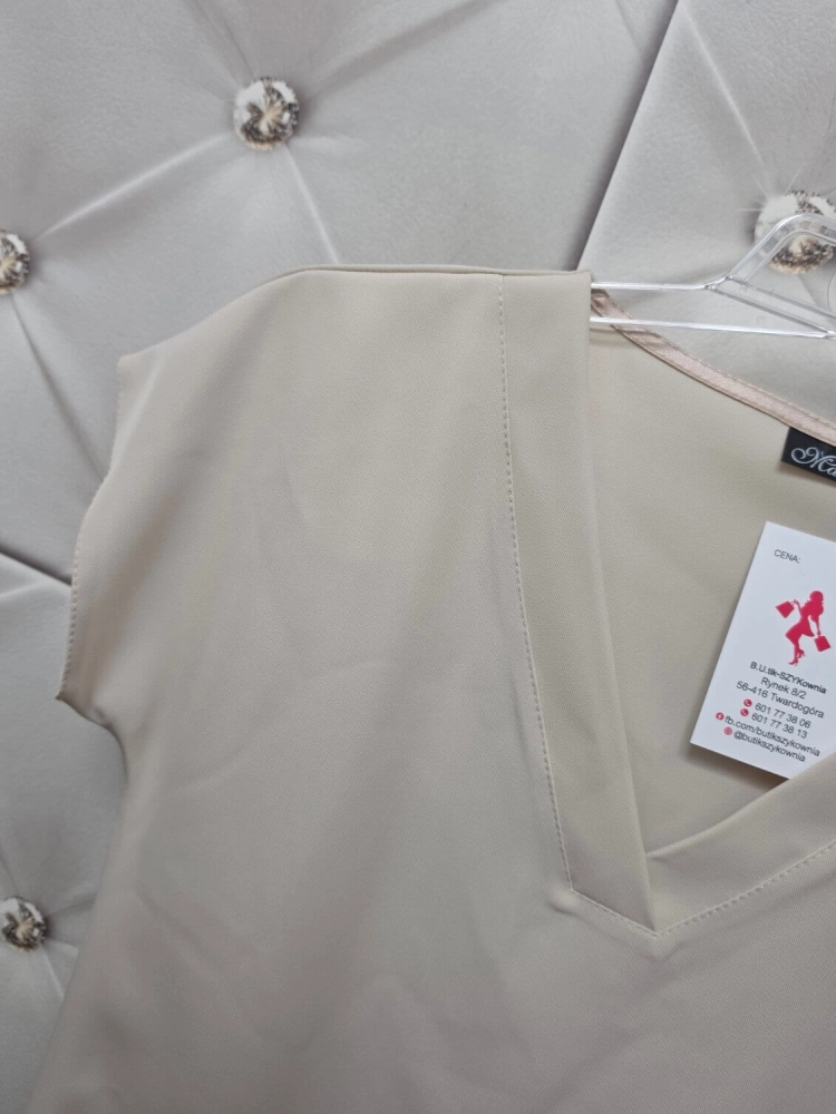 bluzka-bianca-damska-bezowa-madex-modo-polska-produkcja-dekolt-v-krotki-rekaw-wiskoza-elegancka-codzienna-pod-marynarke-lekka-przewiewna-plus-small-size-butik-szykownia-7