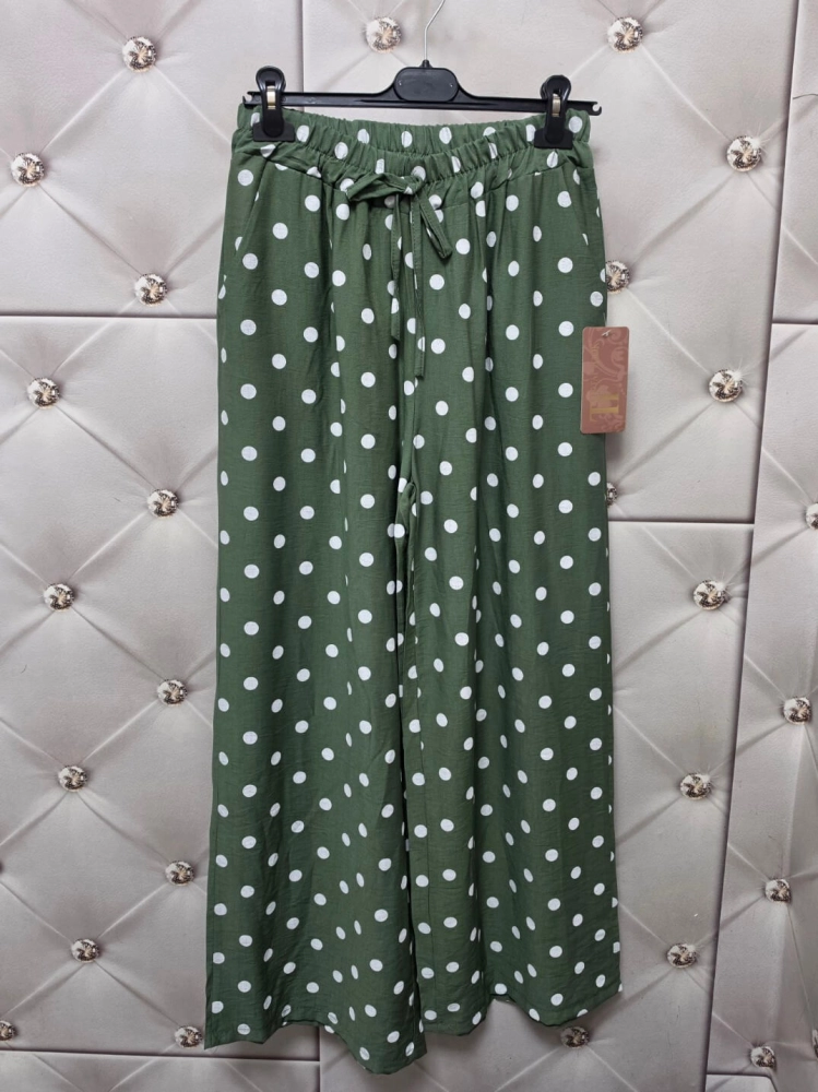 spodnie-szwedy-bellarosa-zielone-khaki-w-biale-kropki-szerokie-nogawki-wysoki-stan-wiskoza-elastan-kieszenie-guma-w-pasie-butik-szykownia-8
