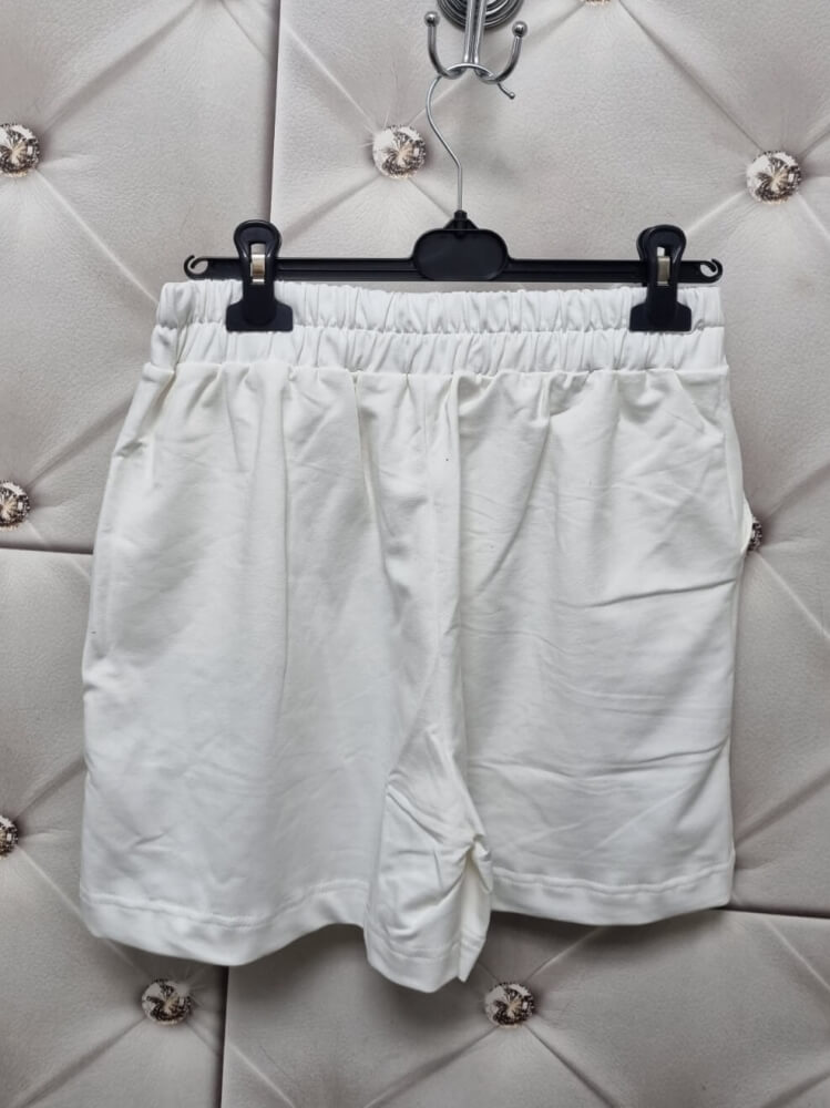 komplet-the-still-bialy-dresowy-z-kapturem-krotki-rekaw-szorty-bawelniany-oversize-rozmiar-uniwersalny-butik-szykownia-15