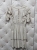 sukienka-neve-bezowa-boho-z-falbankami-azurowa-bawelniana-gumka-w-talii-guziczki-krotki-rekaw-rozmiar-uniwersalny-butik-szykownia-7