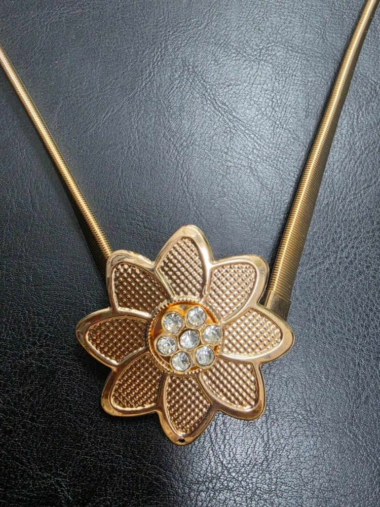pasek-sprezynka-model-1010-zloty-elastyczny-z-ozdoba-kwiat-metalowy-bizuteryjny-do-sukienki-tuniki-sweterka-butik-szykownia-3